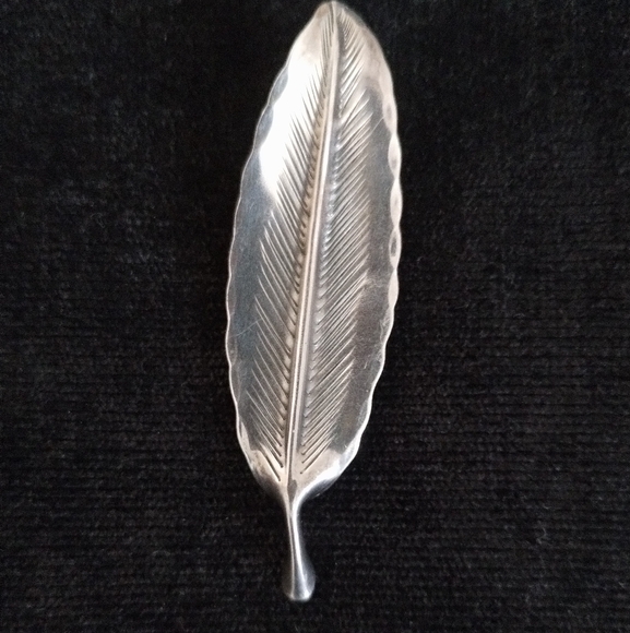 Stuart Nye Lg. Sterling Feather Brooch - Picture 3 of 4